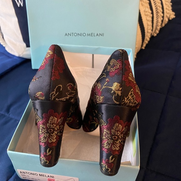 Antonio Milani Navy multicolored fabric heels. Size 8.5 - Picture 3 of 5